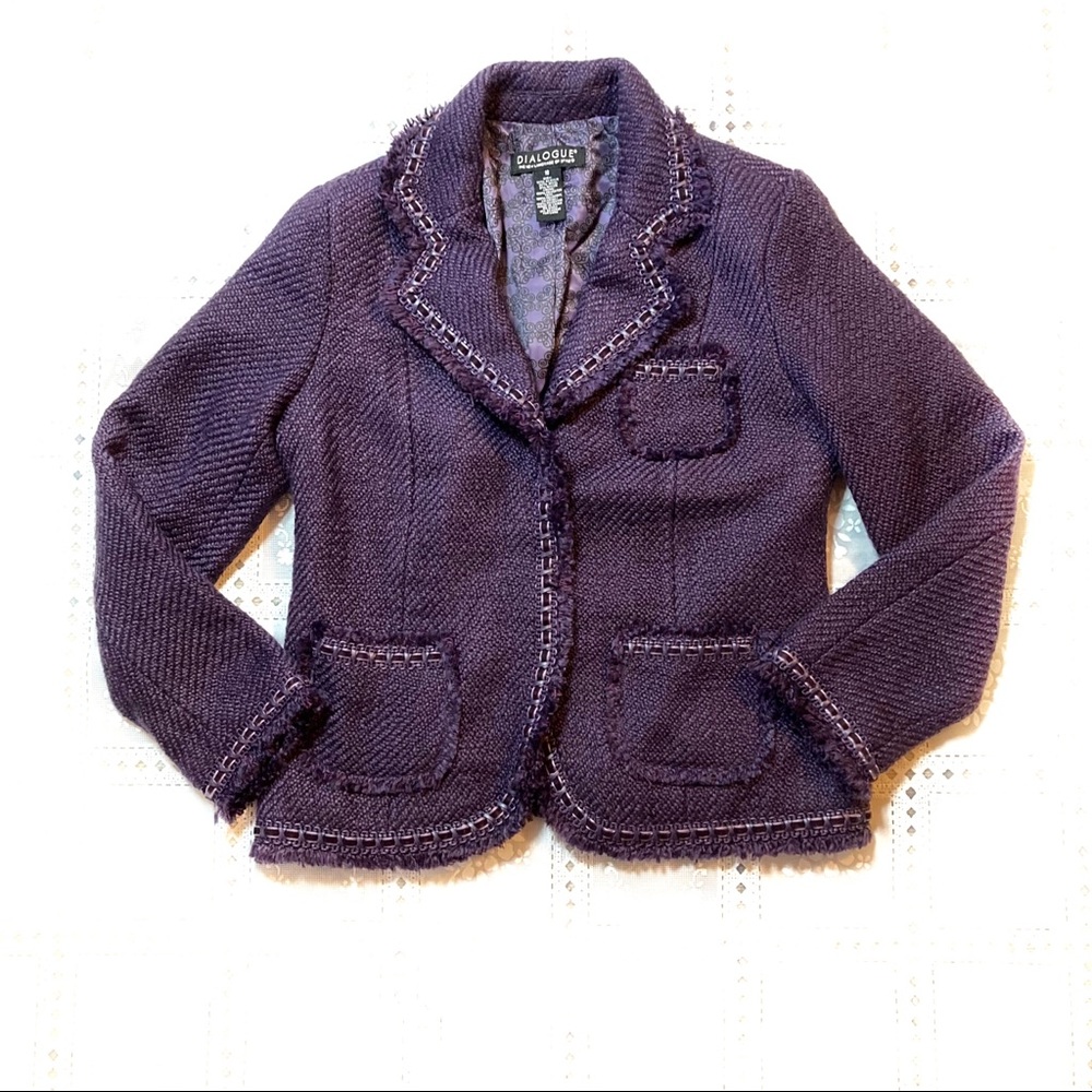 Dialogue Purple knit blazer with button closure, pockets and fringe trim…